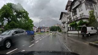Поездка в ПЛОХУЮ погоду 🌧️ Швейцарские Альпы, дождь и водопады 4K Реальный звук